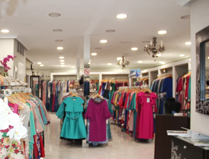 Tienda de vestidos y trajes novia, novio, fiesta, madrina y comunión cerca de Madrid